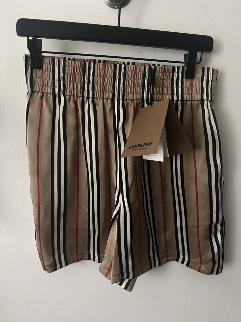 Burberry Ladies Icon Marsett Beige Stripe Women’s Shorts Silk U.S. Size 4 NWT